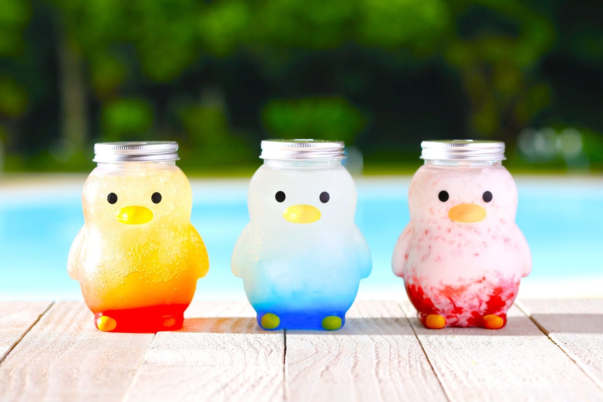 からふるぺんぎんドリンク（左から「サンセット」「マリンブルー」「ピンクプール」）