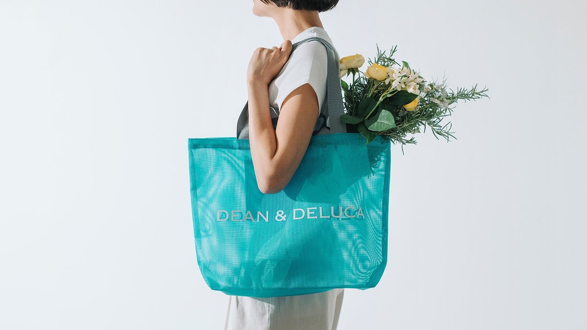 DEAN & DELUCA 夏の定番「メッシュトートバッグ」に限定色ターコイズが登場 6月16日〜