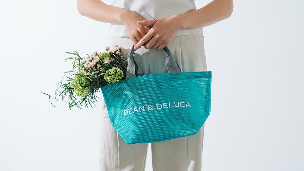 DEAN & DELUCA 夏の定番「メッシュトートバッグ」に限定色ターコイズが登場 6月16日〜