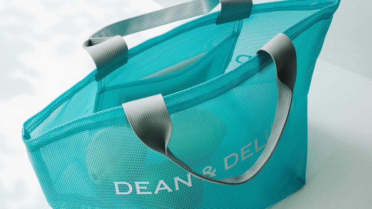 DEAN & DELUCA 夏の定番「メッシュトートバッグ」に限定色ターコイズが登場 6月16日〜