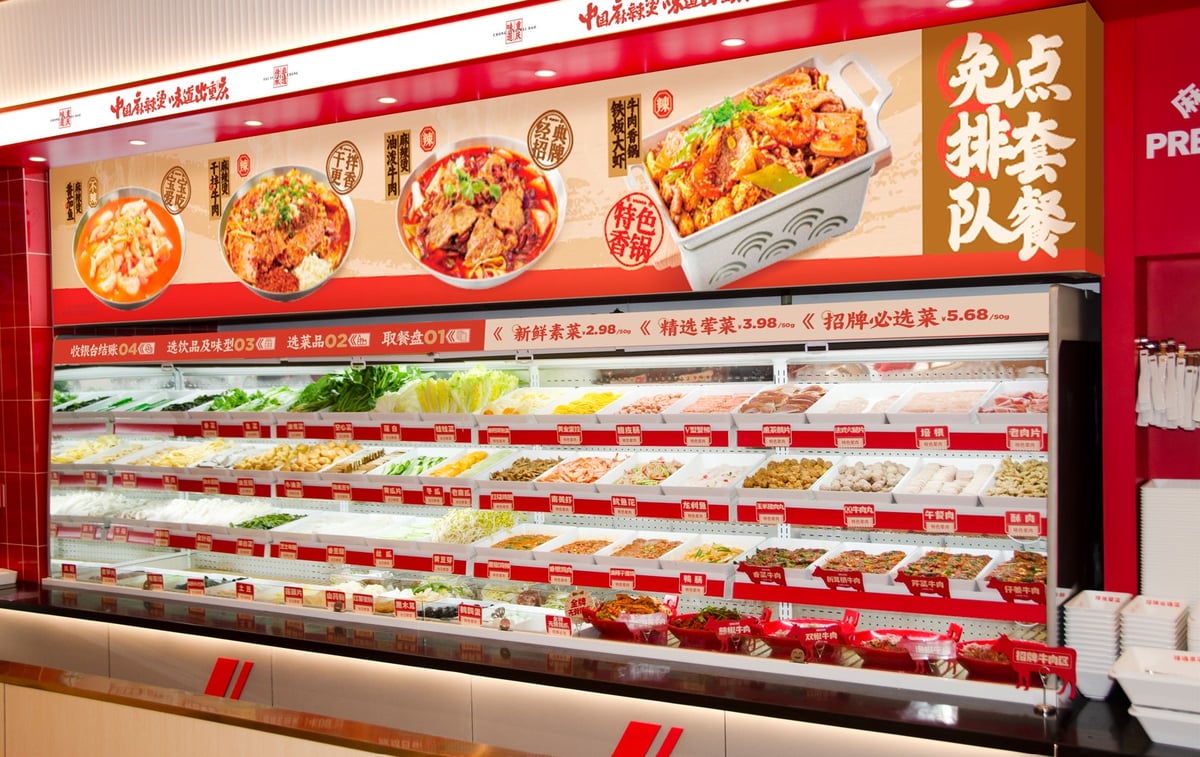 ミストショーケースでいつでも新鮮な具材をお楽しみいただけます。
