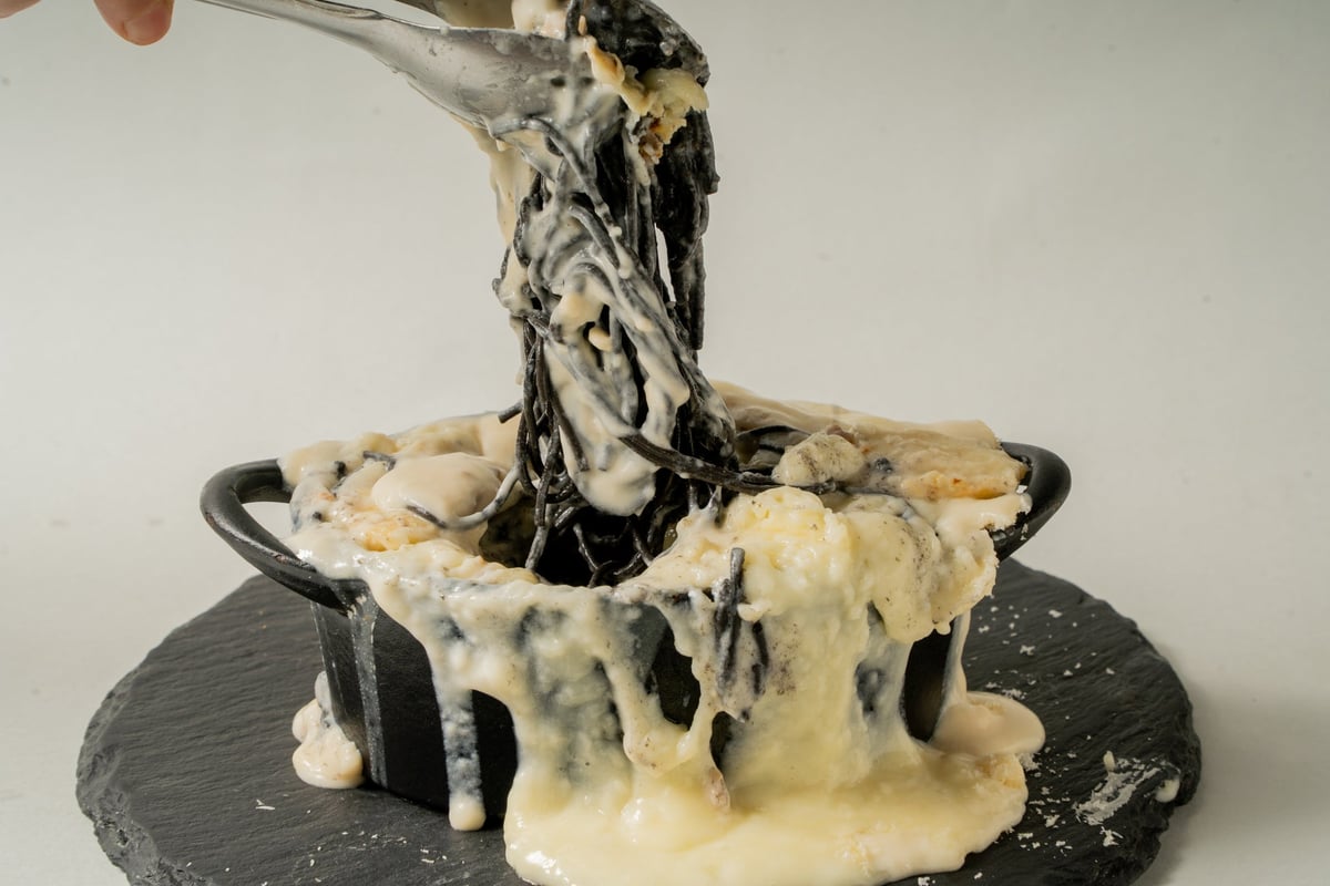 チーズ専門店の新感覚モノクロメニュー【MONO Cheese】池袋・新宿で販売開始 6月15日〜