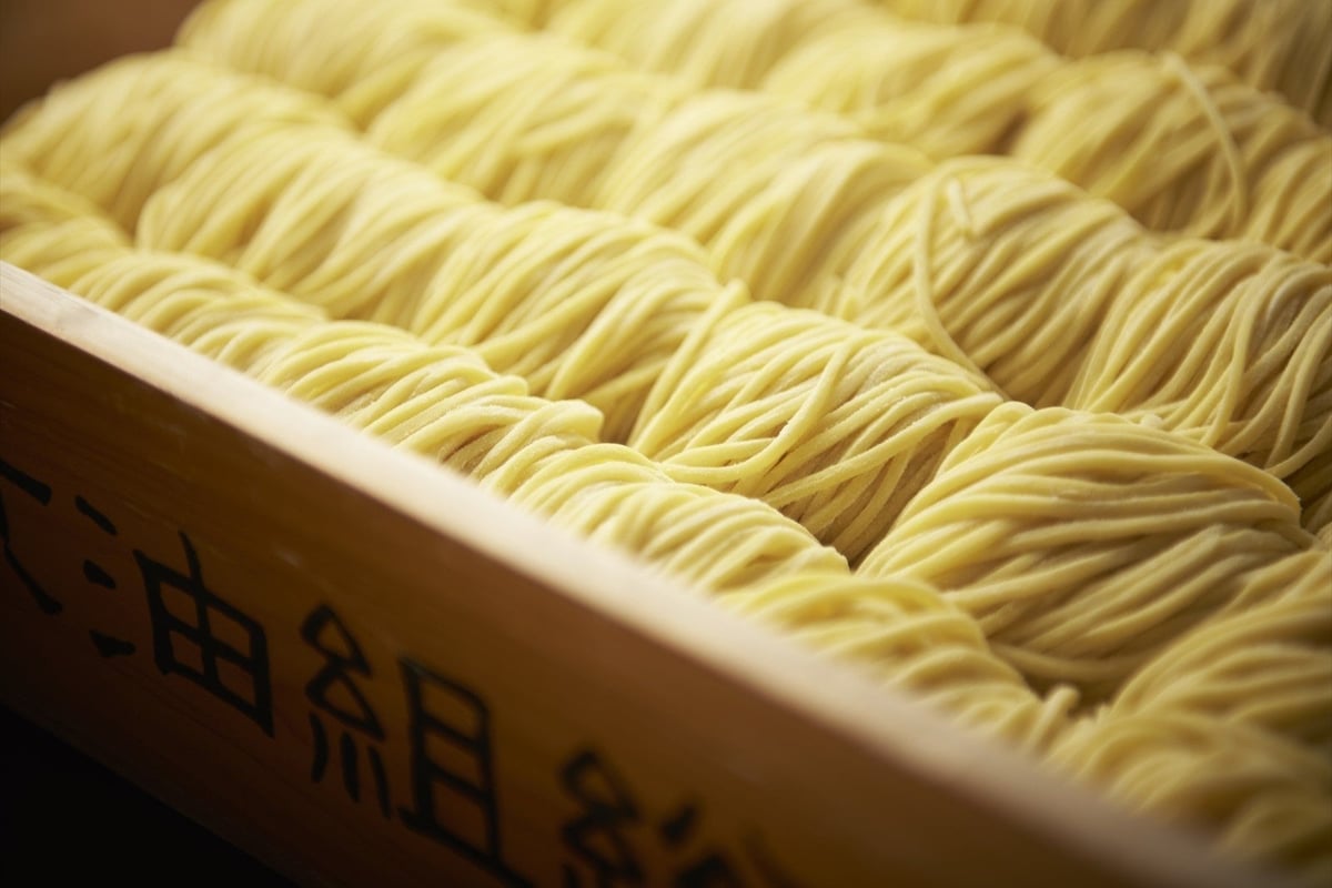 老舗製麺所と共同開発した自家製麺
