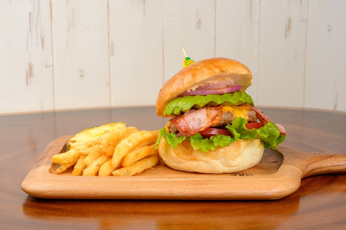 アボカドベーコンチーズバーガー(税込1,793円)