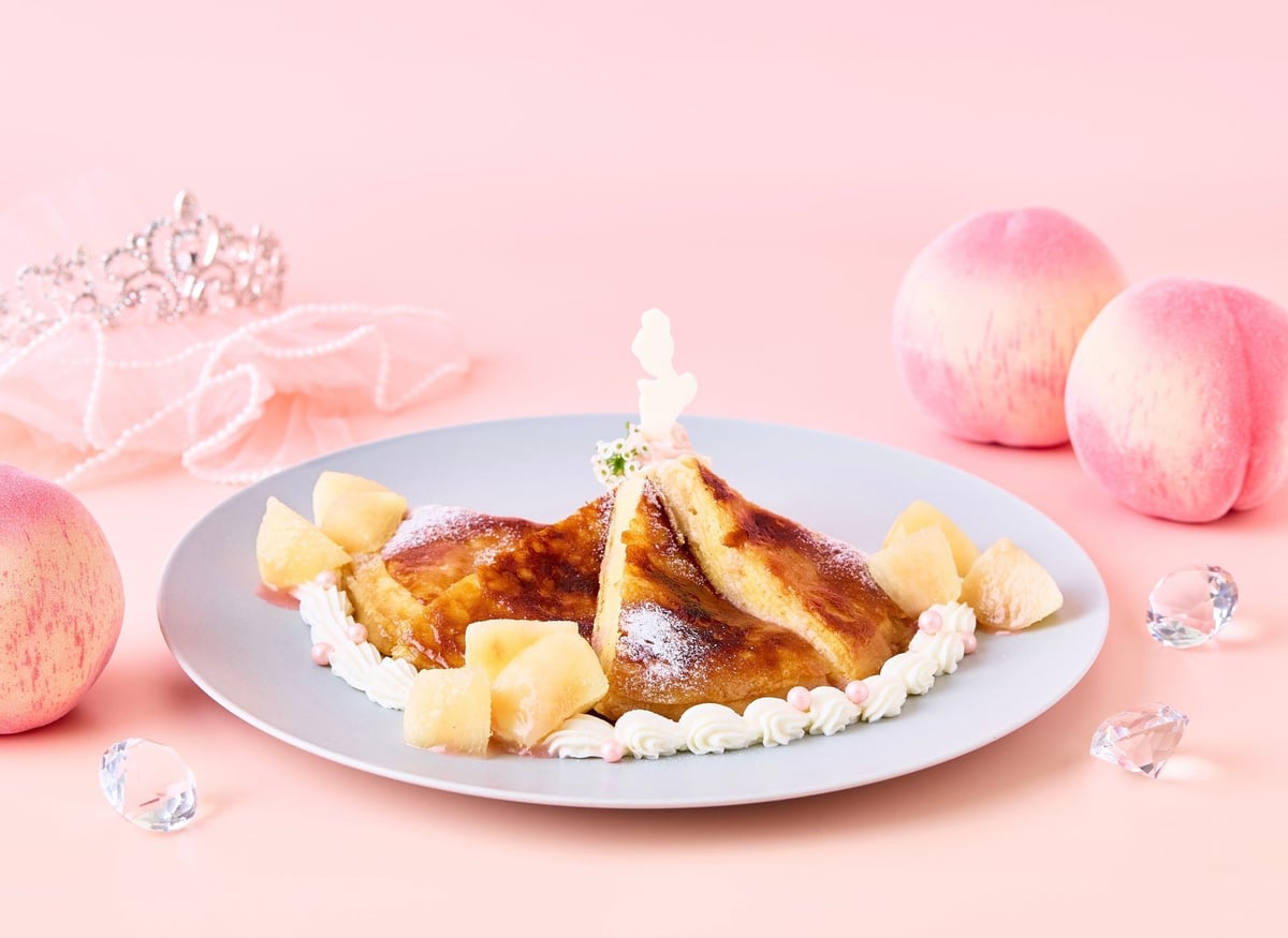 ローブ・ド・マリエ フレッシュピーチのミルフィーユパンケーキ 2,700円(税込)