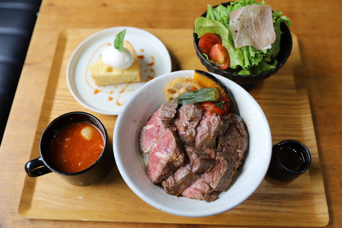 厚切り炙りハラミステーキ丼:2,200円