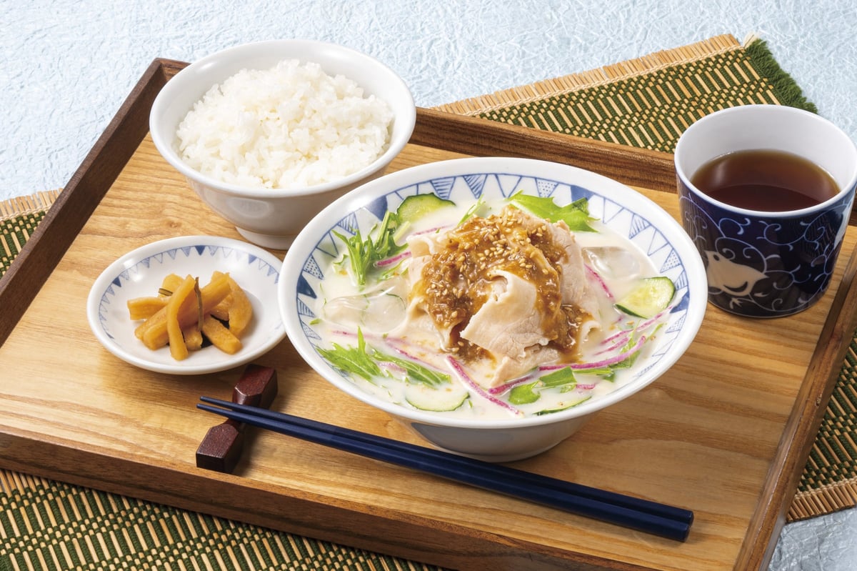 棒棒鶏ならぬ『棒棒豚』登場!ごちとんの夏限定冷やし豆乳豚汁定食 7月8日〜