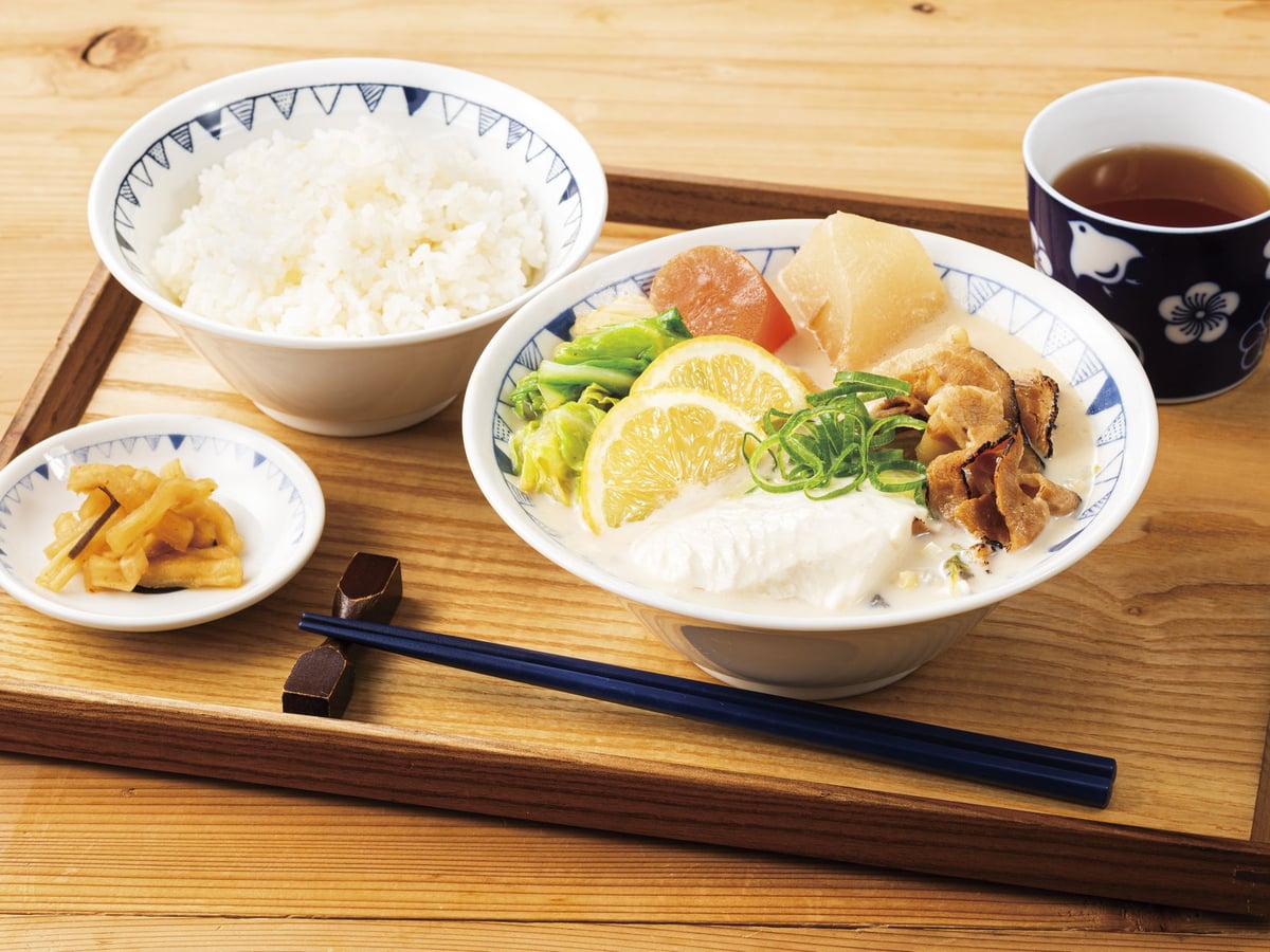 棒棒鶏ならぬ『棒棒豚』登場!ごちとんの夏限定冷やし豆乳豚汁定食 7月8日〜