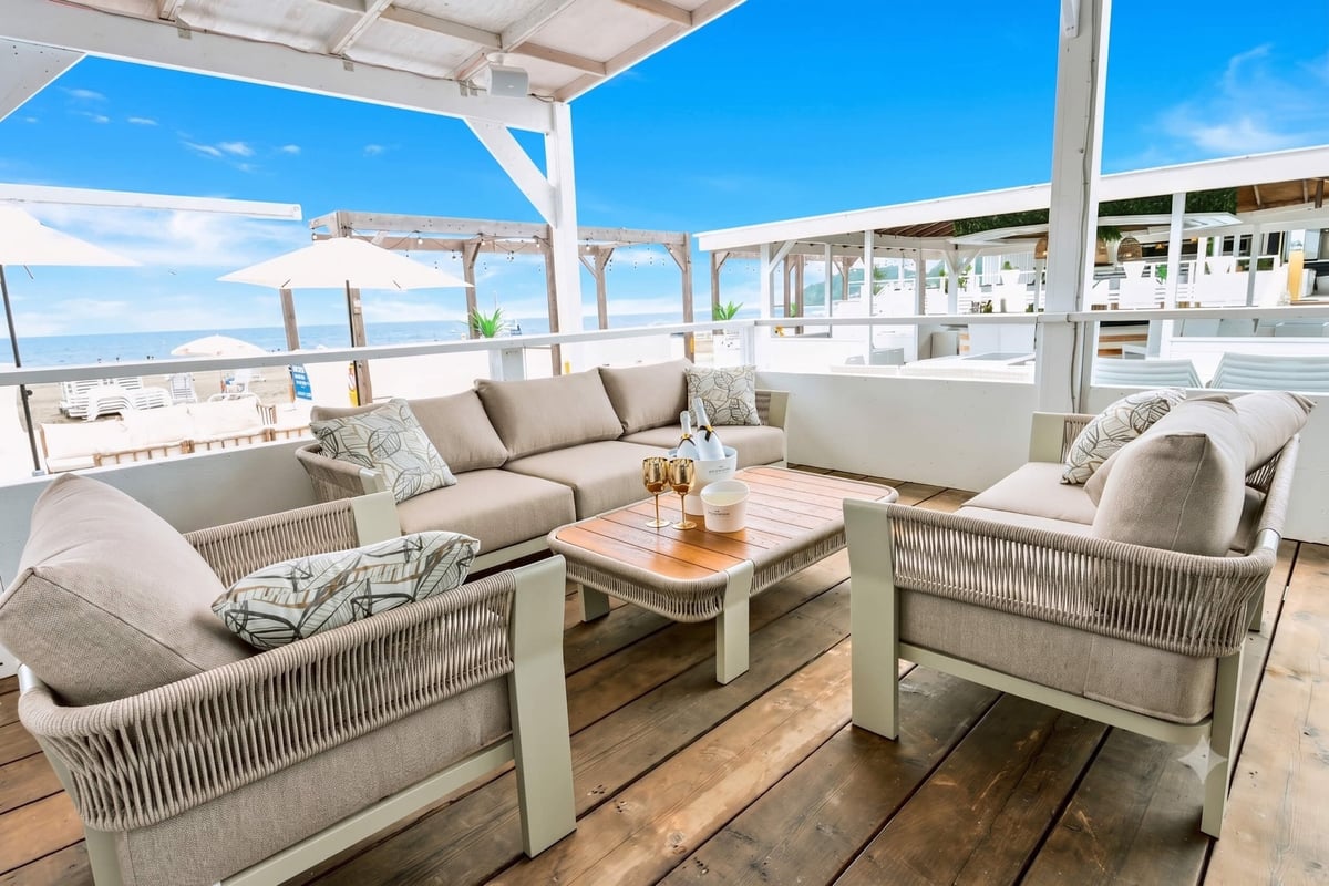 由比ヶ浜の海の家「BBQ SEASIDE LOUNGE」で極上ビーチラグジュアリー体験 7月1日〜