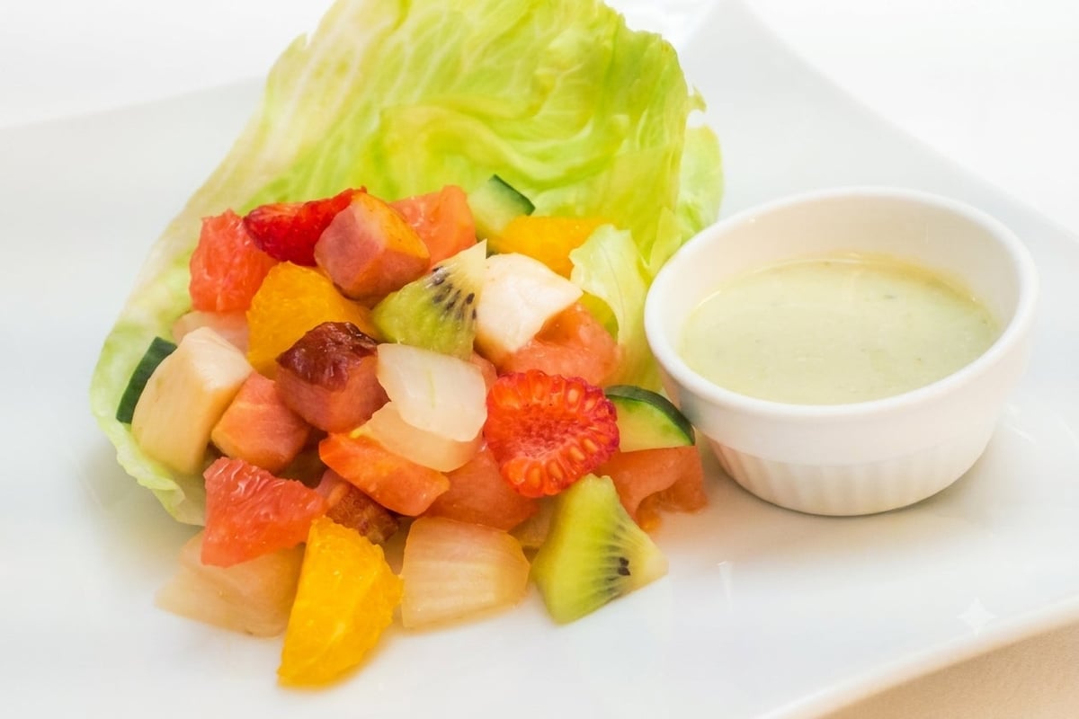 ホタテと果実・野菜のチョップドサラダ