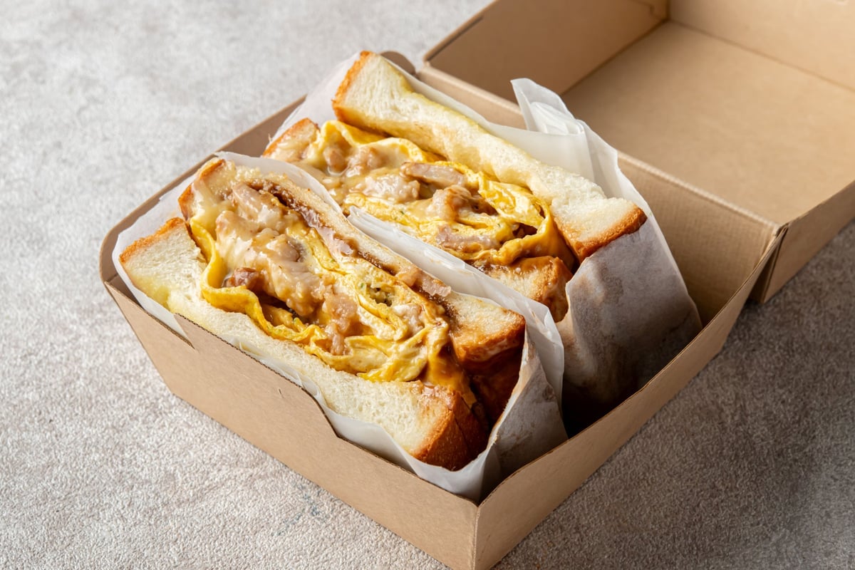 これは鉄板！とんぺいサンド：880円（税込）（カフェタイム限定）