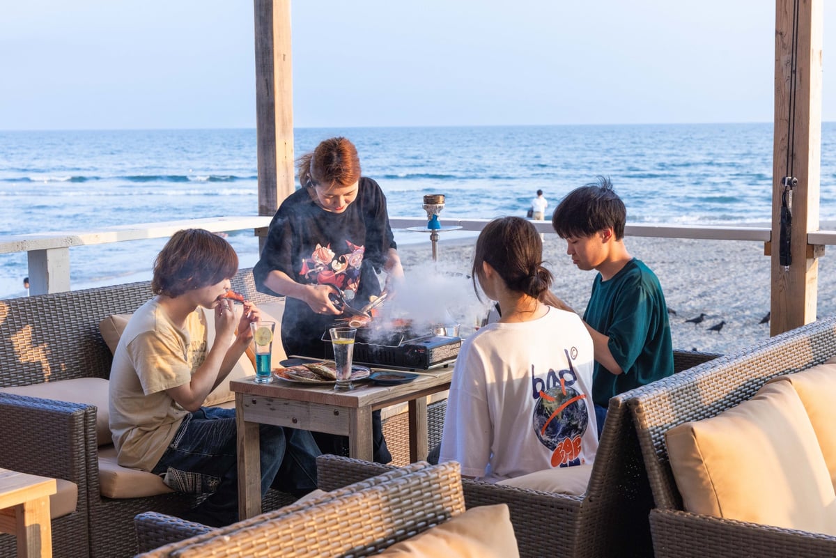 C.STANDブランドの期間限定海の家「SEA.STAND」が由比ヶ浜に7月4日〜グランドオープン 7月4日〜