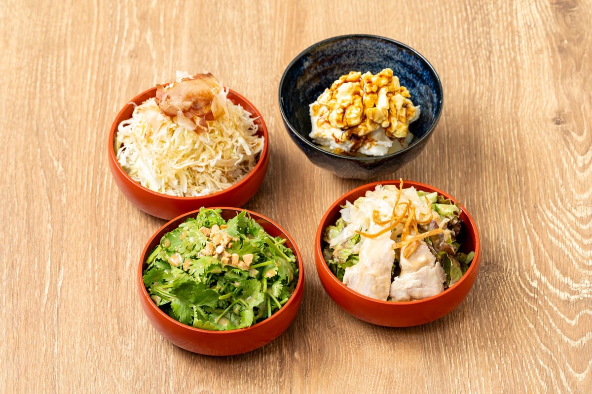 ①ミニキャベツサラダ ②ミニ蒸し鶏のサラダ ③ポテトサラダ ④ミニ香菜(パクチー)サラダ