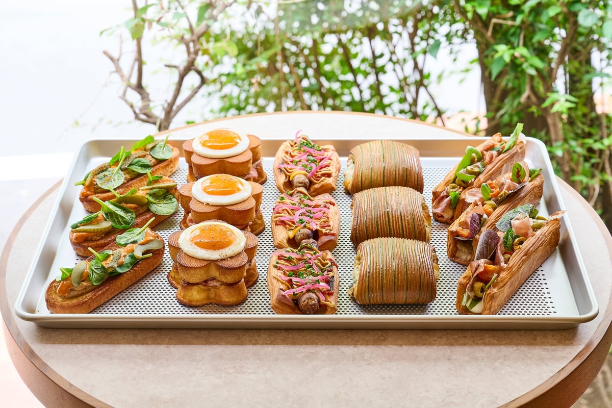 クロワッサン生地を活かし甘いペストリーからお惣菜系まで