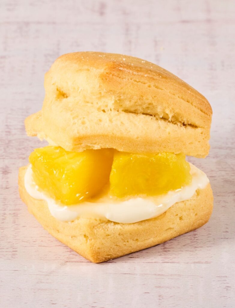 作りたてスコーンサンド パイン＆クリームチーズ