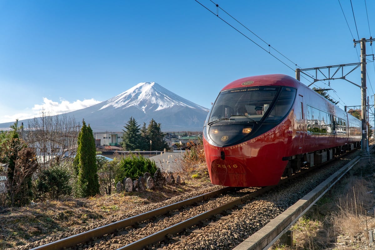 富士急行と日本橋 千疋屋総本店がコラボ!富士山ビュー特急で味わうプレミアムフルーツプラン