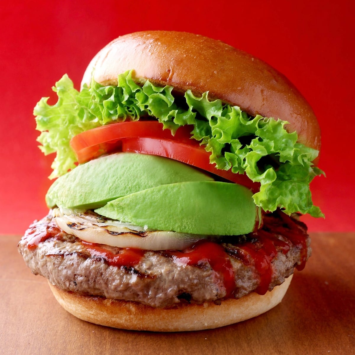 クア・アイナ人気No.1「スパイシー シラチャー チーズバーガー」が夏限定で登場｜東京都港区