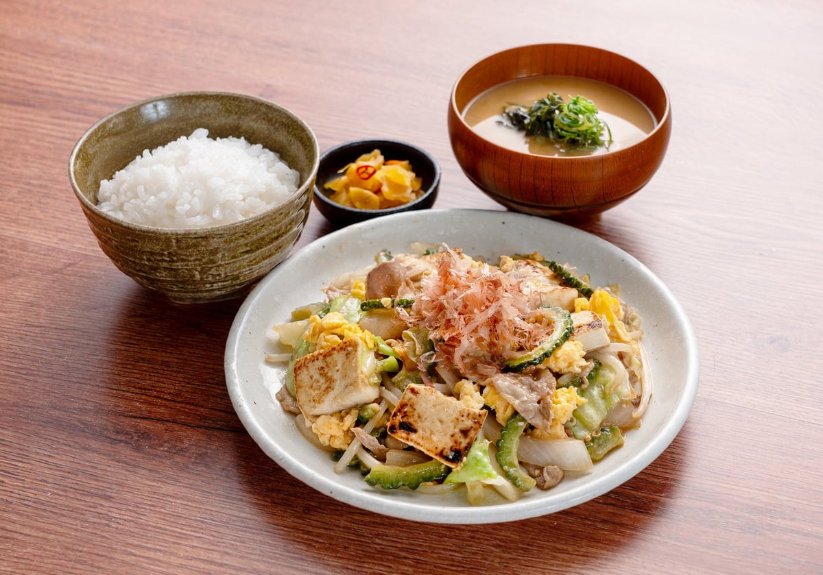 ゴーヤチャンプル定食 1,050円(税込)