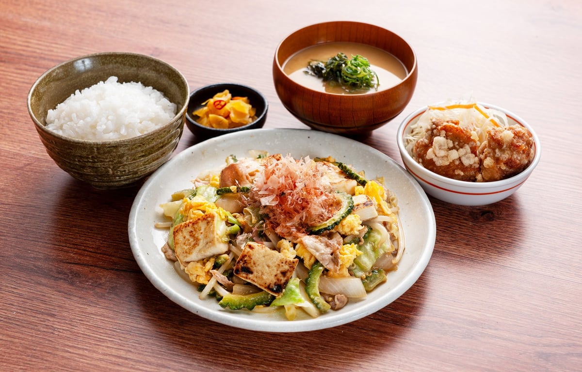 ゴーヤチャンプル定食(鶏唐2個付) 1,340円(税込)