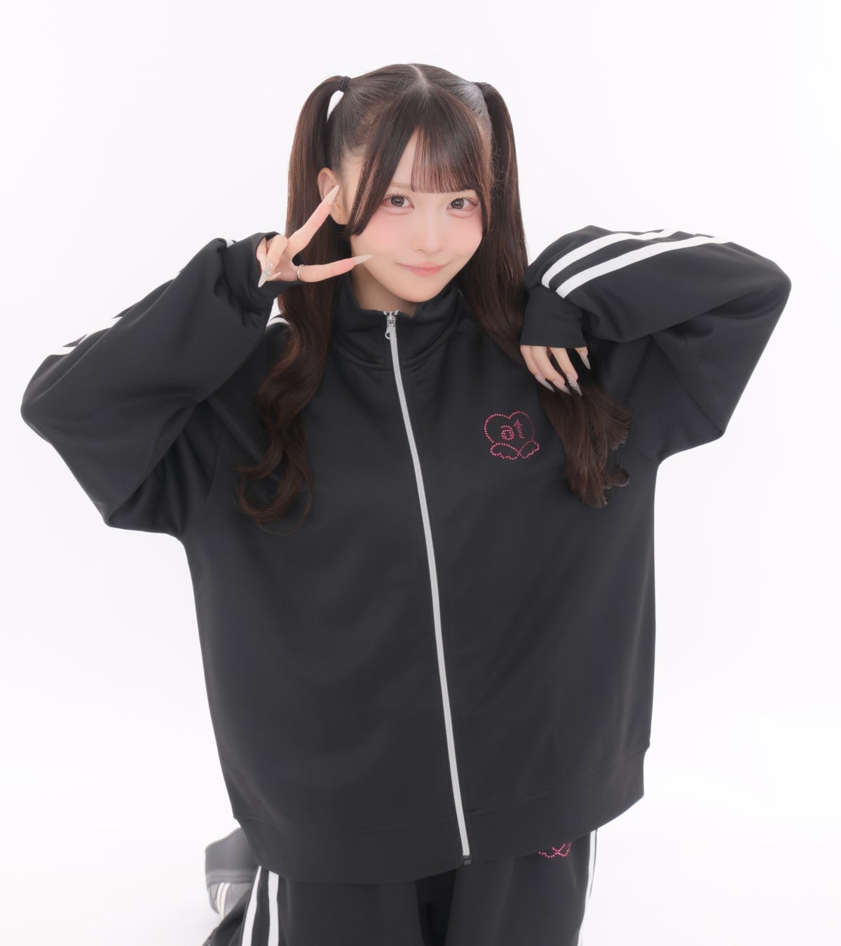 モデル：あっとほぉーむカフェ所属/こゆい ■商品名：ジャージセットアップ 売価：¥3,520(税込) 品番（展開カラー）：583‐0473(中黒) 展開サイズ：F