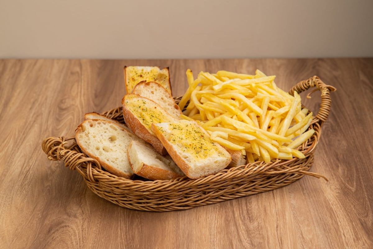 新宿CheeseTableでランチタイム限定ポテト・ガーリックトースト食べ放題!チーズたっぷりスープパスタも絶品