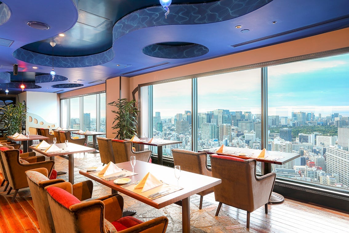 スカイラウンジ&ダイニング「アーティスト カフェ」店内