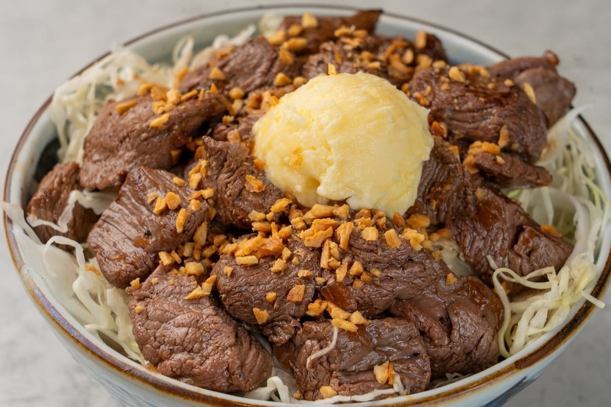 名物馬ヒレステーキ丼