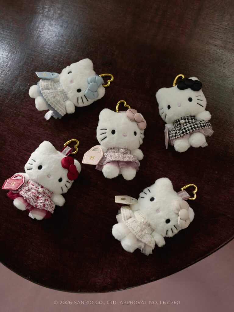 HLT x Hello Kitty Plush Charm(rose pink/ecru/red/black/pale blue)¥4,600