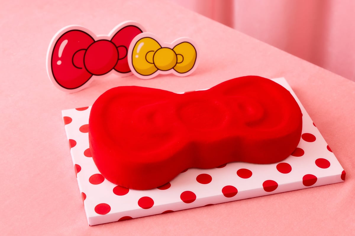 HELLO KITTY の真っ赤なリボンムース