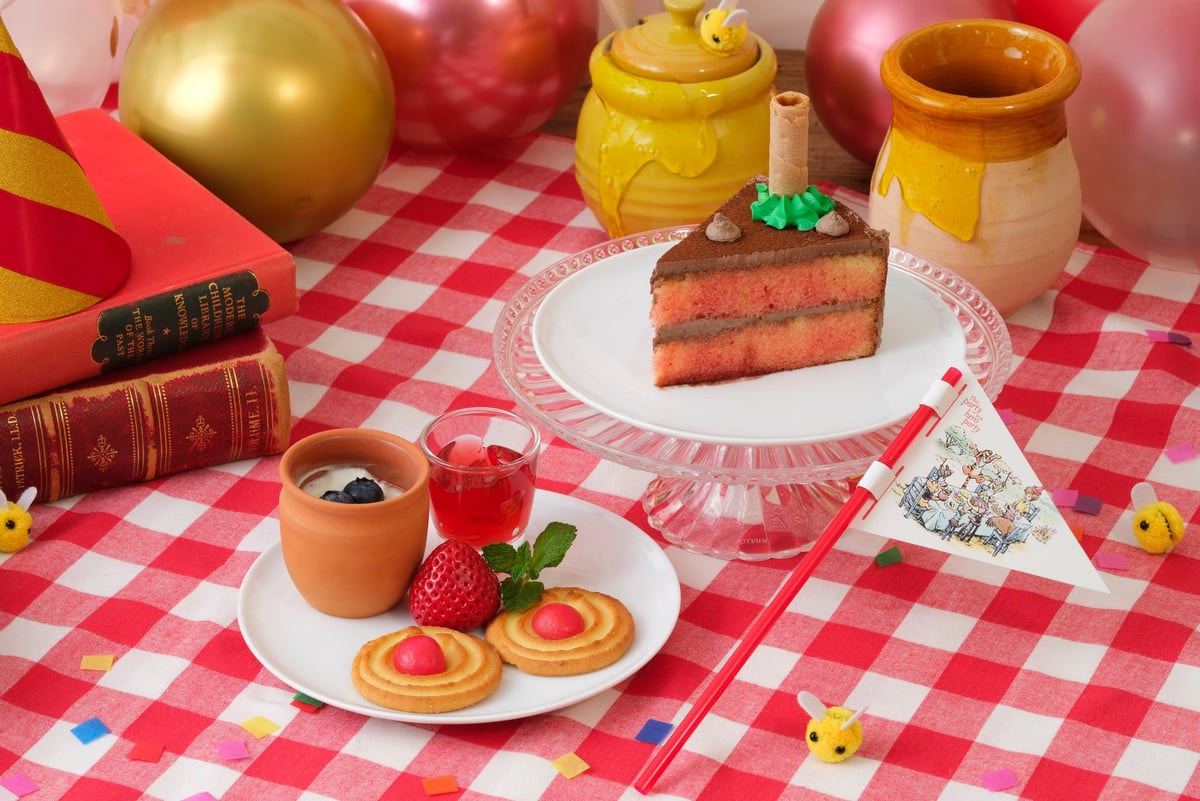 英雄をたたえるケーキセット