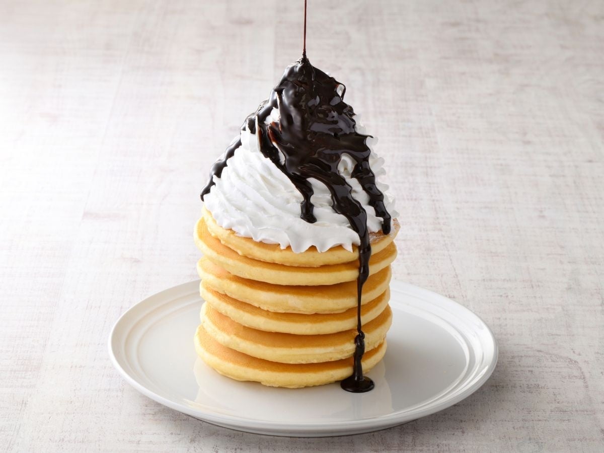 ニラックス「パンケーキ&ホイップクリーム」全国39店舗でWEB予約限定登場