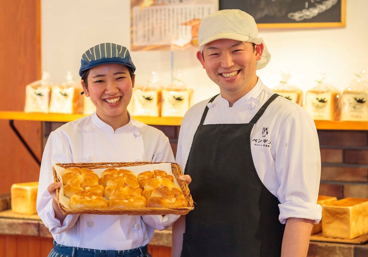 ペンギンの秋限定「シャキシャキ根菜の焼きカレーパン」など3品が全国で登場
