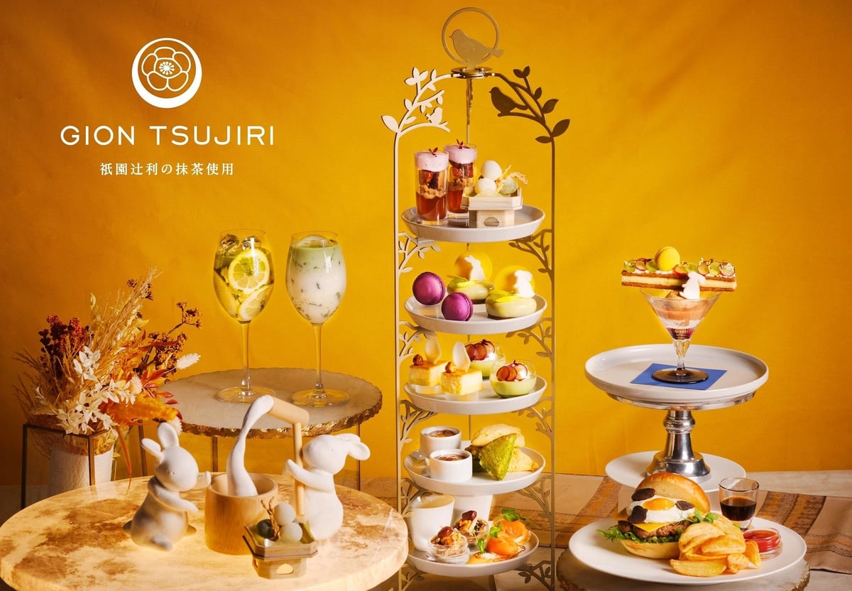 アフタヌーンティー＋スペシャルデザート＋お月見バーガー＋スペシャルドリンク ※イメージ ★スイーツスタンドは店舗により仕様が異なります。画像は、青山セントグレース大聖堂、ストリングスホテル 名古屋のイメージとなります。