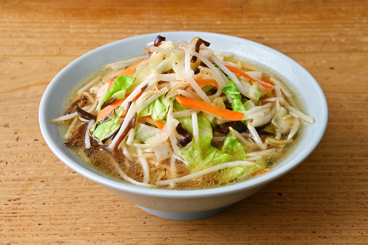 塩タンメン858円 強火でガンガン炒めた野菜がたっぷり。野菜の甘みが溶け込んだ塩スープと、じげもん仕込みの「炒め」の香りが自慢です。
