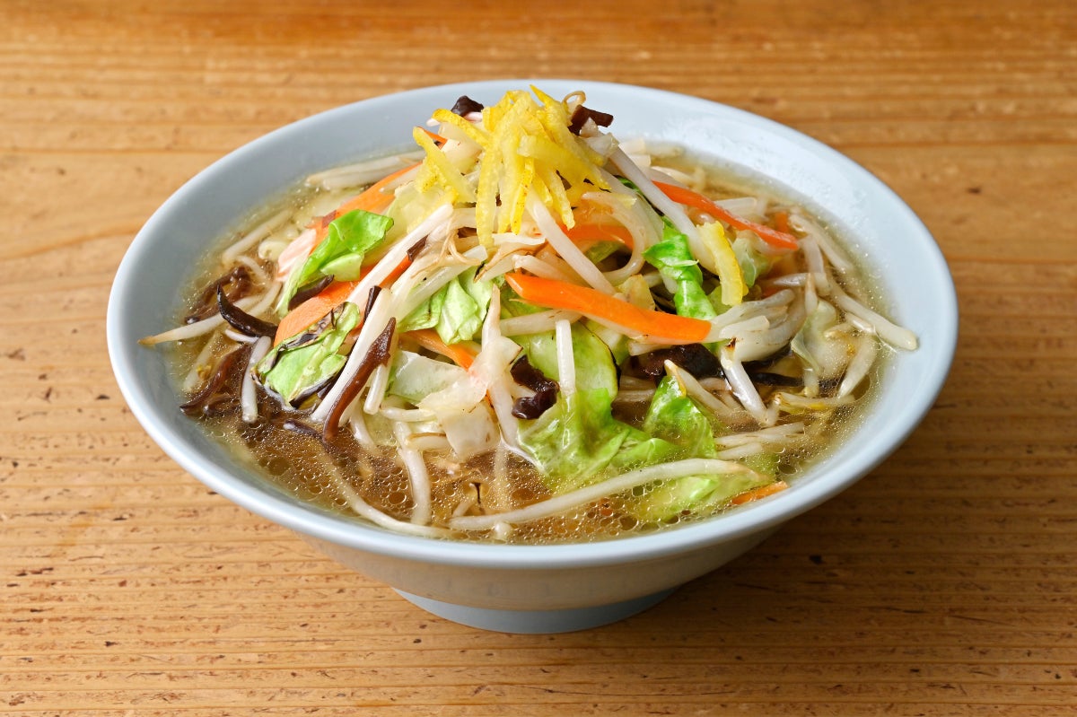 ゆず塩タンメン968円 野菜たっぷりの塩タンメンに、ゆずの爽やかな香りをひと差し。すっきりとした後味で、最後の一口まで飽きずにすすれる、もう一杯食べたくなる一杯です。