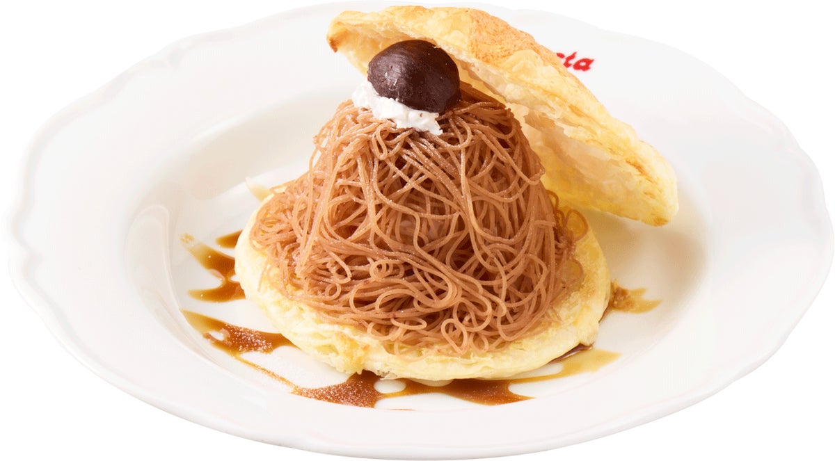 ～しぼりたてモンブラン～ 焼きたてパイのモンブラン 650円（税込715円） トップにチーズをのせて香ばしく焼いたサクサクのパイに、イタリア栗のマロンペーストをたっぷりと合わせたドルチェです。マロンペーストの中にはひんやりとしたバニラジェラートが隠れています。パイ生地を崩しながら、濃厚なマロンペーストや優しい甘さのバニラジェラートとともにお召し上がりください。