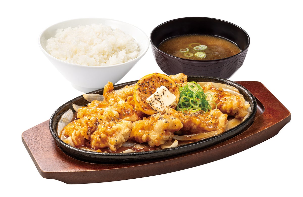 からやま「黒胡椒とり天のレモンステーキ定食」全国で販売開始 9/25〜