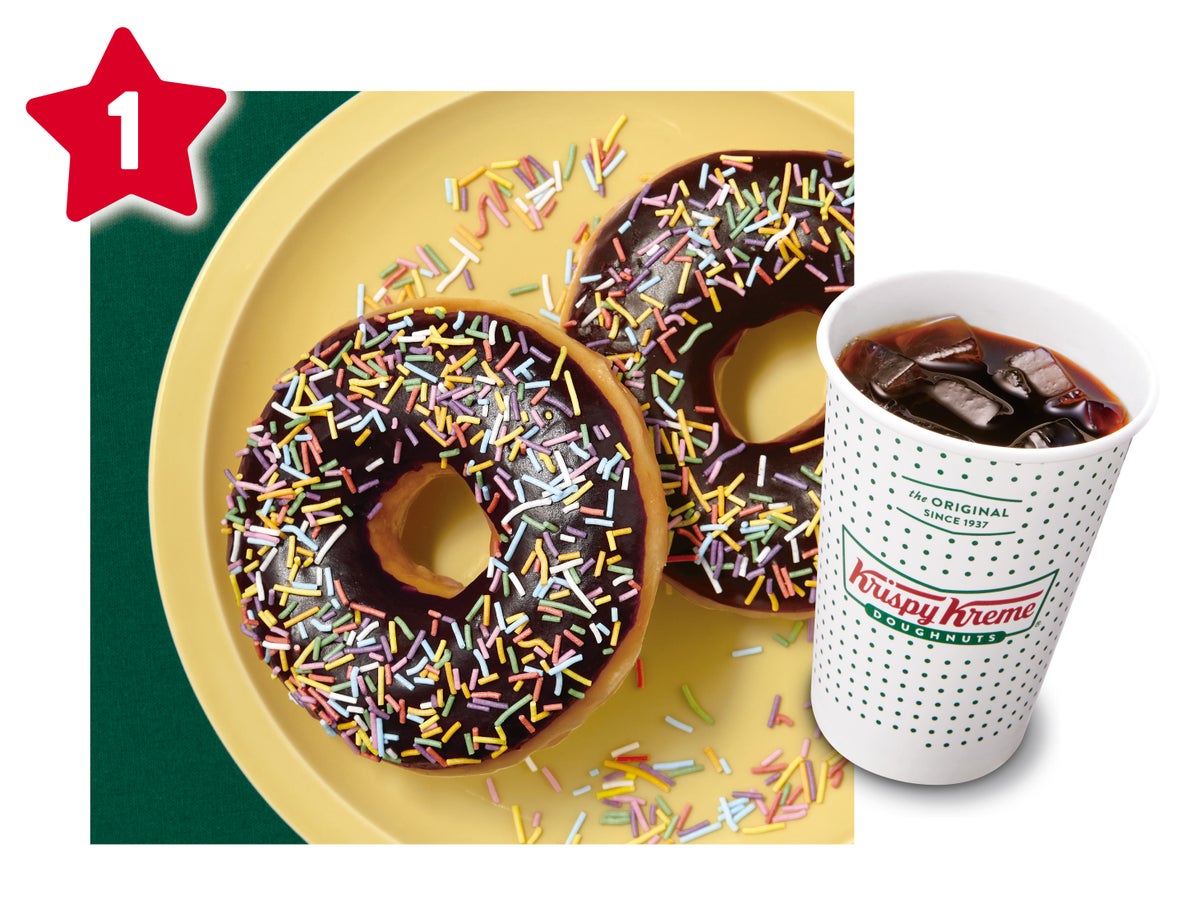 チョコ スプリンクル×アイスコーヒー キレのある苦みとフルーティーさを持つアイスコーヒーがチョコアイシングのカカオ感を引き立て、甘さとのバランスも抜群です。