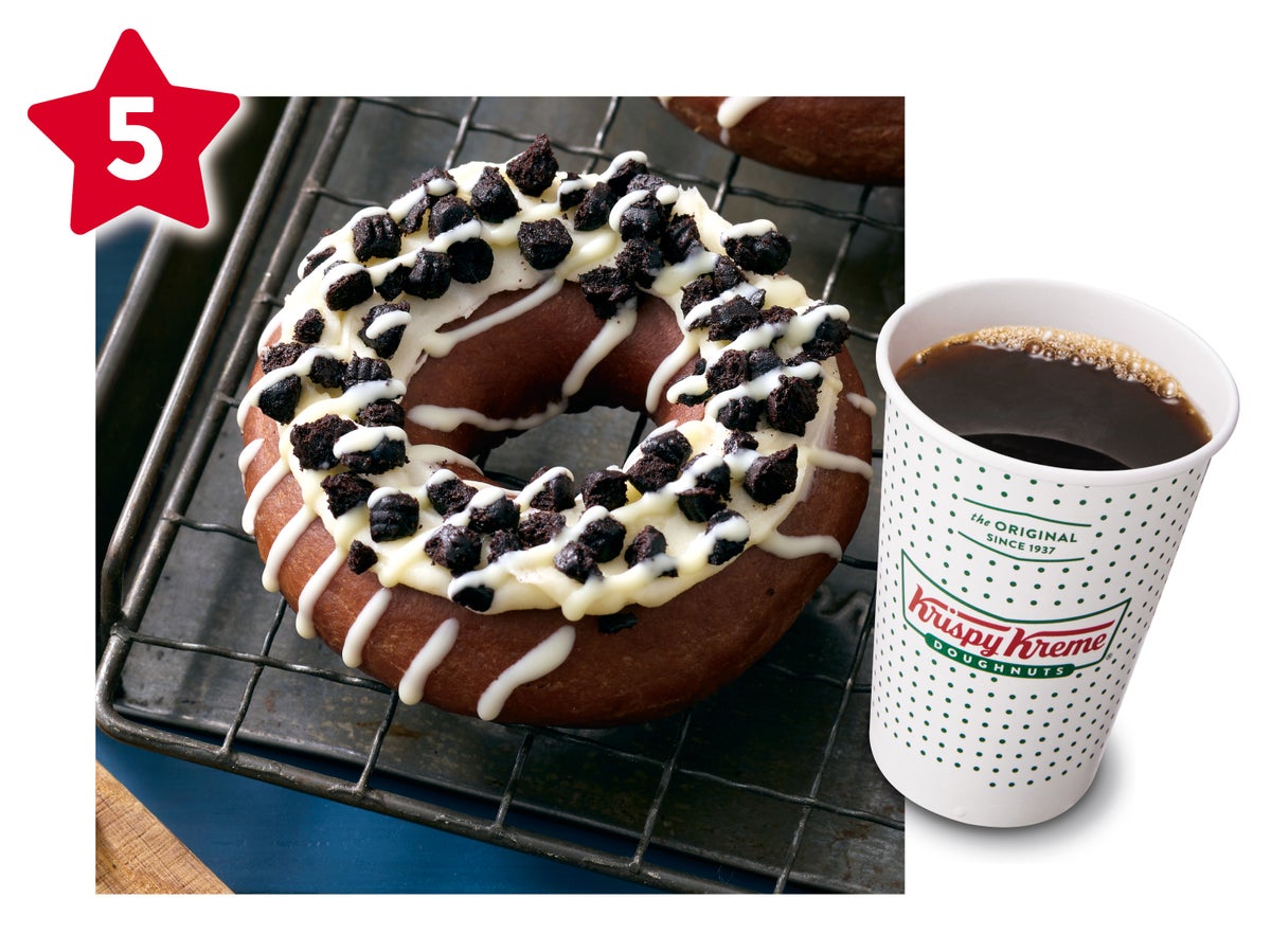 クッキー ＆ クリーム チョコ×アメリカーノ アメリカーノの華やかでクリアな苦みが、ドーナツのリッチな味わいをすっきりと引き立てます。