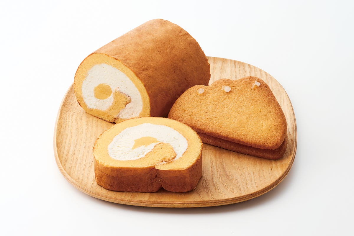 ＜ハレとケ洋菓子店＞左）北海道ミルクの三代目 川瀬ロール (1本) 1,620円 右）生サブレ598 塩ミルク (1個) 443円