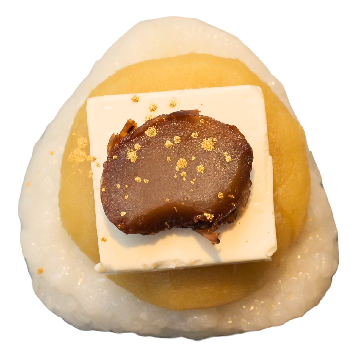 一つずつ個包装で提供する『栗きんとんおにKiri®（おはぎ風）』。おにぎりの親しみやすい形をそのまま楽しめるパッケージに仕上げました。