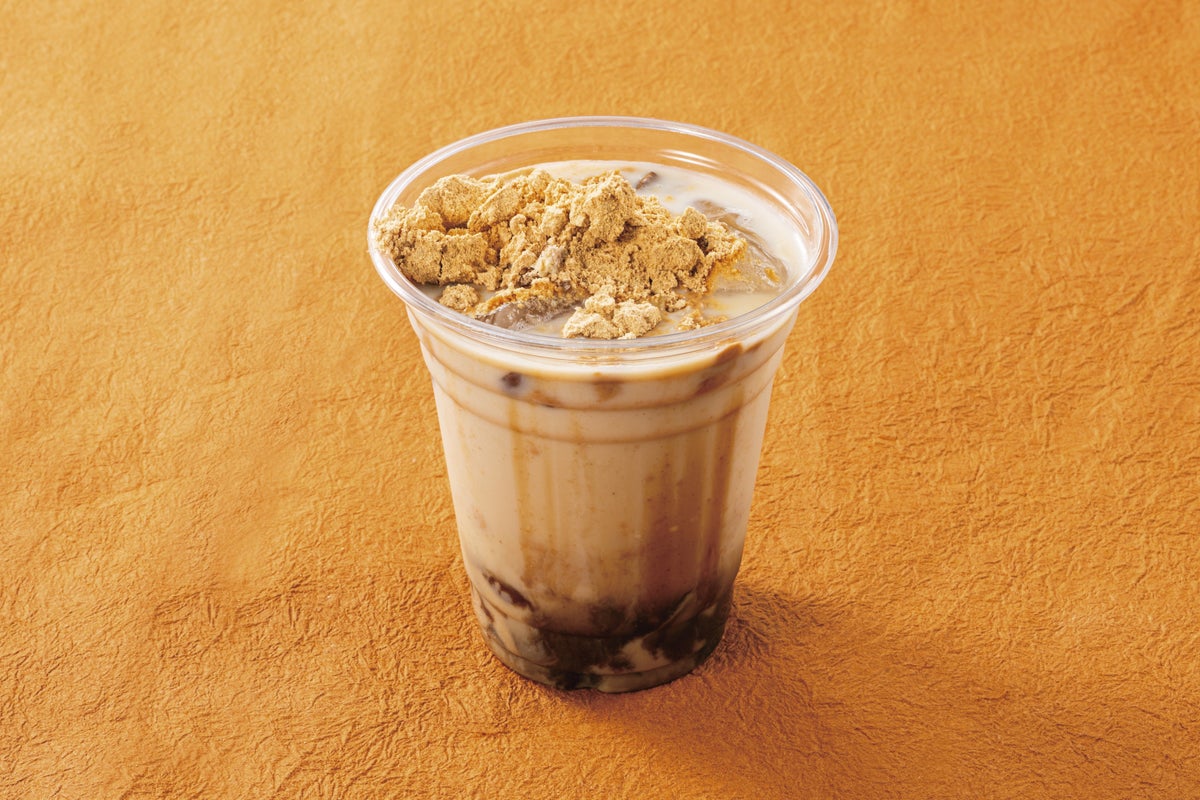 黒蜜きな粉と甘栗のもちもちわらび餅600円(税込660円) 粗ごし栗を練り込んだの飲む和スイーツ。まずはそのまま栗の風味をストレートに味わい、途中で付属のきな粉を混ぜて風味の変化もお楽しみいただけます。