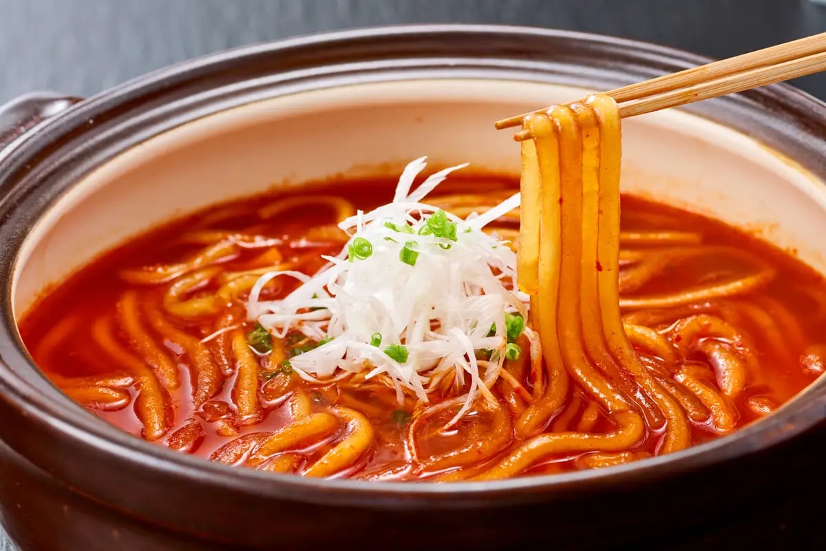 もちもちとした新食感が特長の「ブンモジャ麺」は牡蠣の旨みが溶け込んだスープとの相性も抜群です。※「牡蠣フェア」期間限定の提供となります■ブンモジャ麺690円(税込759円)※2~3人前