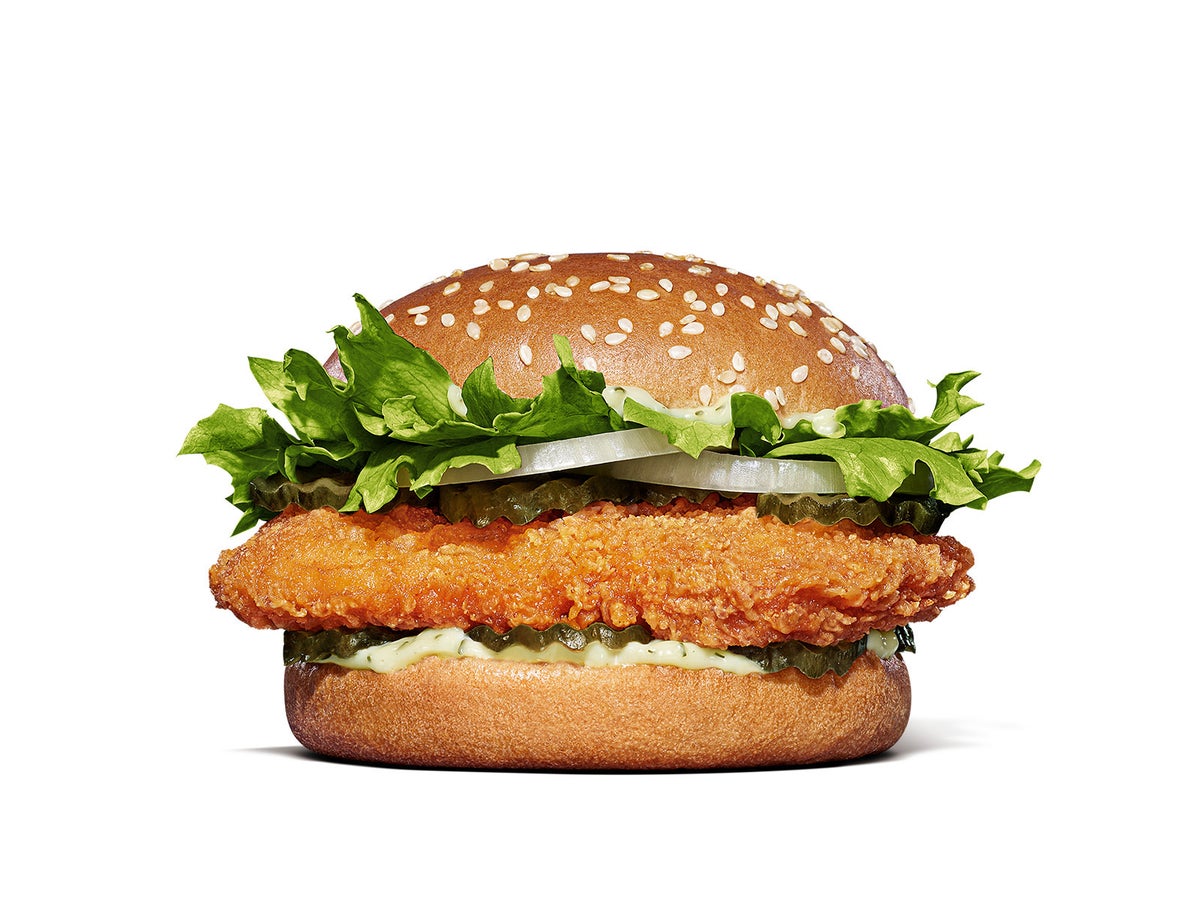 商品名：チキンピックルボールバーガー 発売日：2026年10月9日（金）～ 価 格：単品690円、セット990円