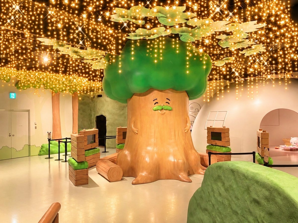 池袋の「ちいかわパーク」がクリスマス仕様に！特別グリーティング開催 11/20〜12/25