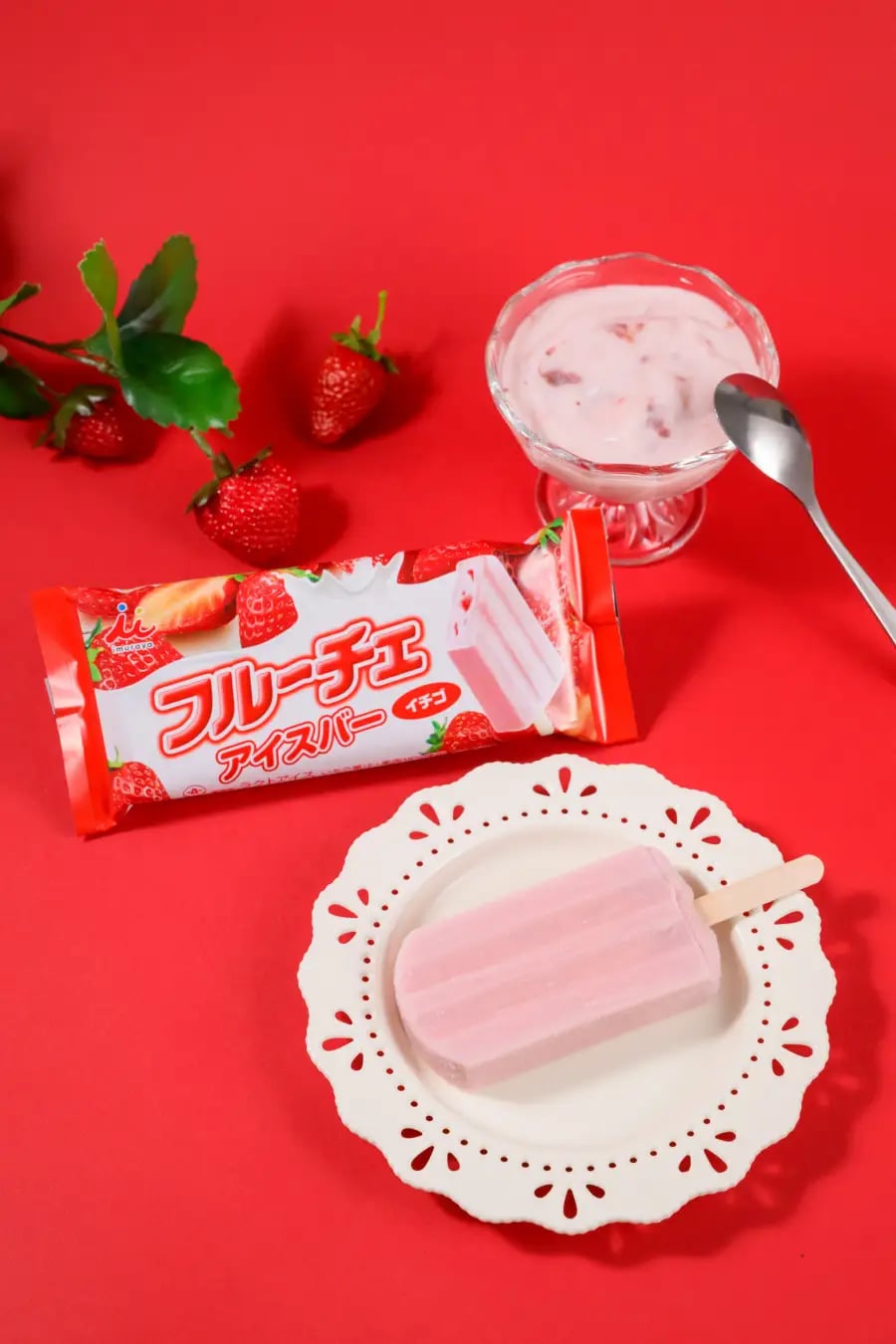 「フルーチェ」×ファミマ初コラボ!「フルーチェアイスバー イチゴ」10/27〜