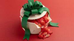 “いちご30粒”を包んだプレミアムクリスマスケーキ「フレーズ・ド・ボヌール」