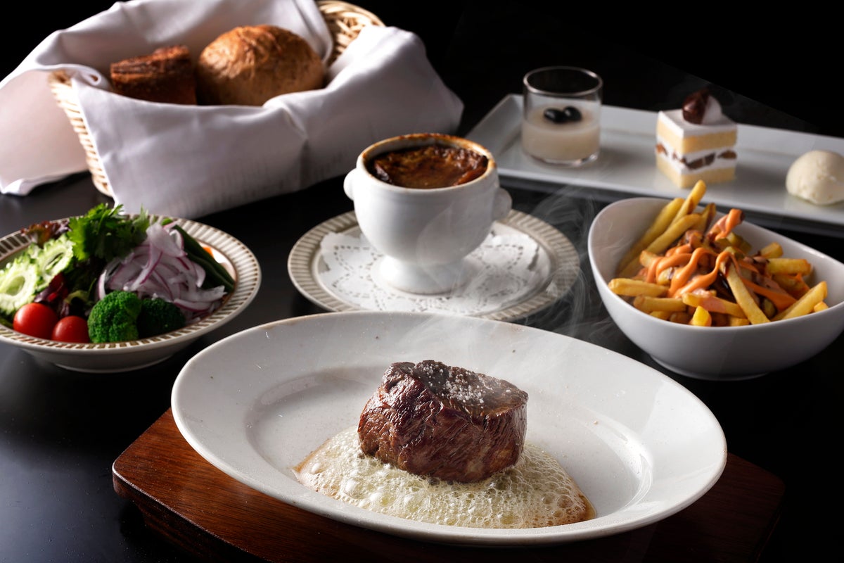 秋の“背徳”肉グルメ！ホテルニューオータニ（東京）「ヴォルケーノ プレミアムコース」10/1〜