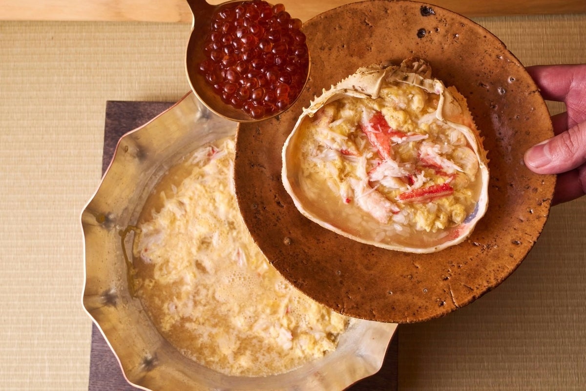 お食事は、かにたま・いくら・ぞうすいの3種類をお出しします。