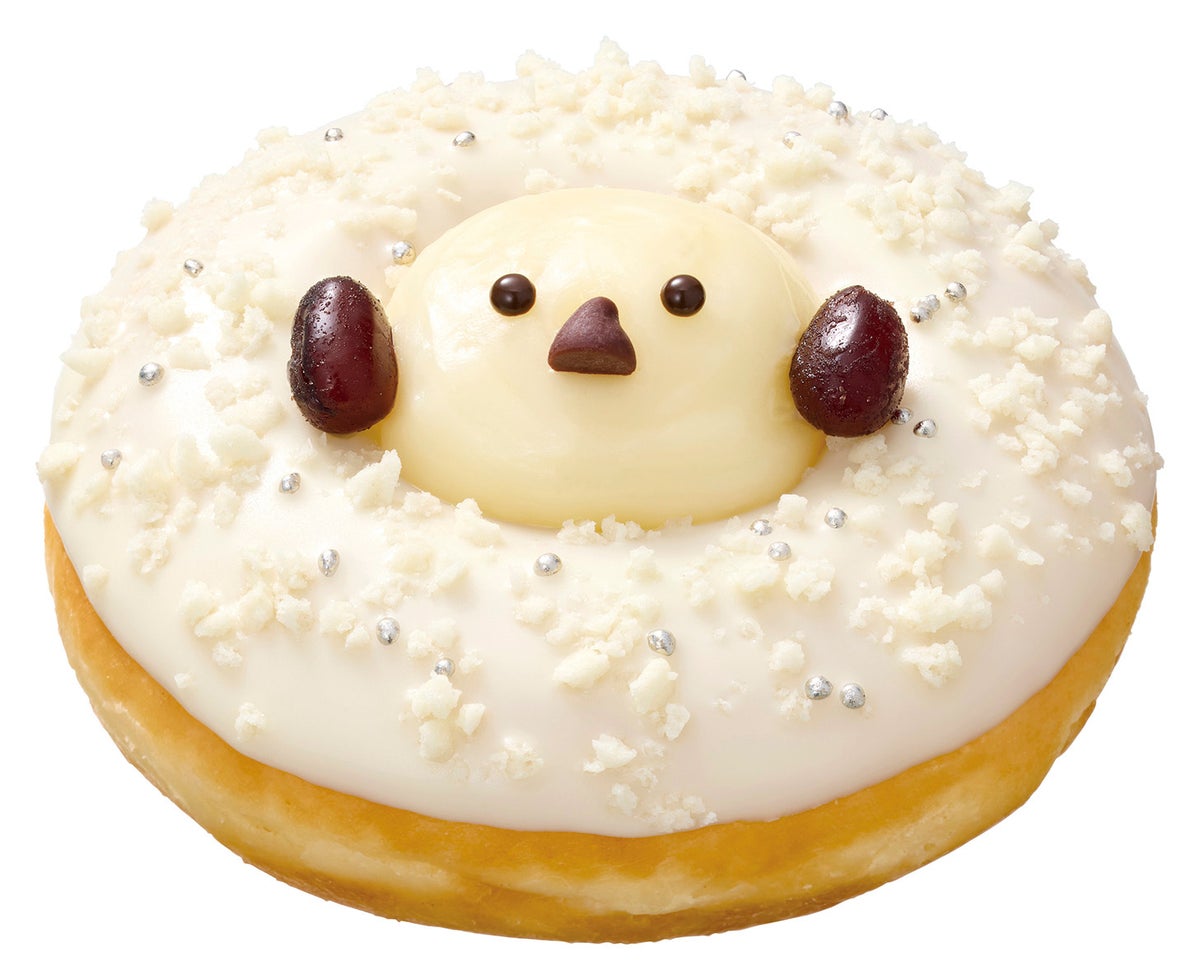 ≪参考情報：商品情報≫ 『クリスピー・クリーム・プレミアム 北海道 ミルキーホワイト シマエナガ』 【販売期間】2026年10月7日（水）～2027年4月下旬頃予定 ※なくなり次第終了です 【販売価格】388円（イートイン396円） ホワイトクランチやアラザンできらめく雪をイメージしたドーナツ。顔をのぞかせるのは、道産ミルククリームでできたシマエナガ。ミルキーでやさしい味わいです。
